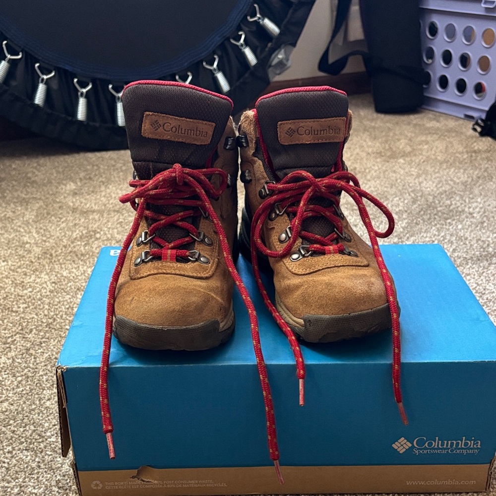 Columbia women’s hiking Boots with Red Laces